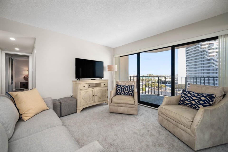 Stunning oceanfront 2 Bedroom with outdoor pool! House in Ocean City
