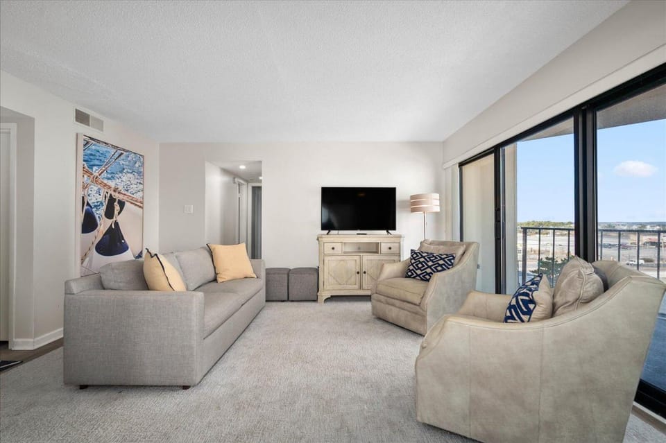 Stunning oceanfront 2 Bedroom with outdoor pool! House in Ocean City