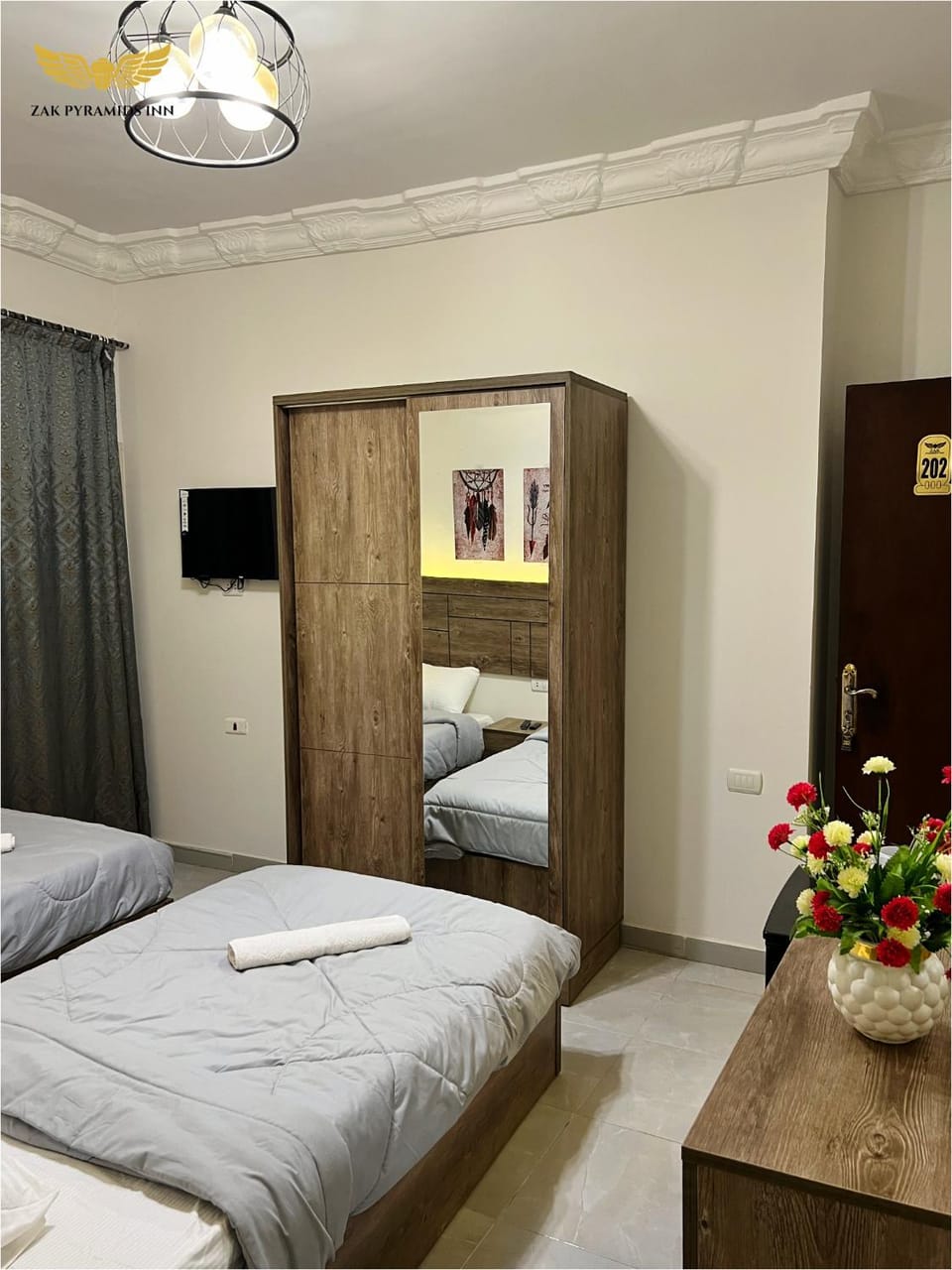 Bed, TV and multimedia, Photo of the whole room, Decorative detail, Bedroom, towels, wardrobe, air conditioner