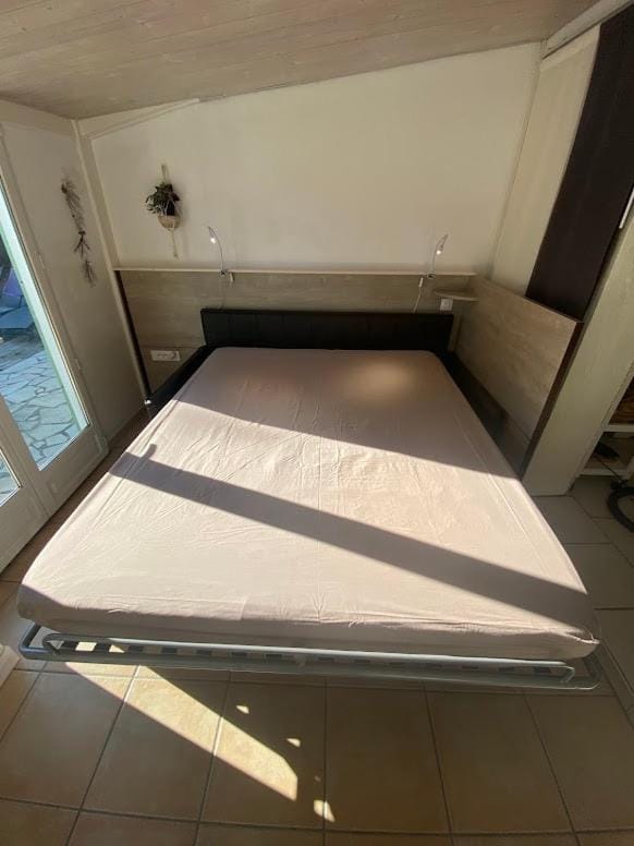 Bed, Living room, Bedroom