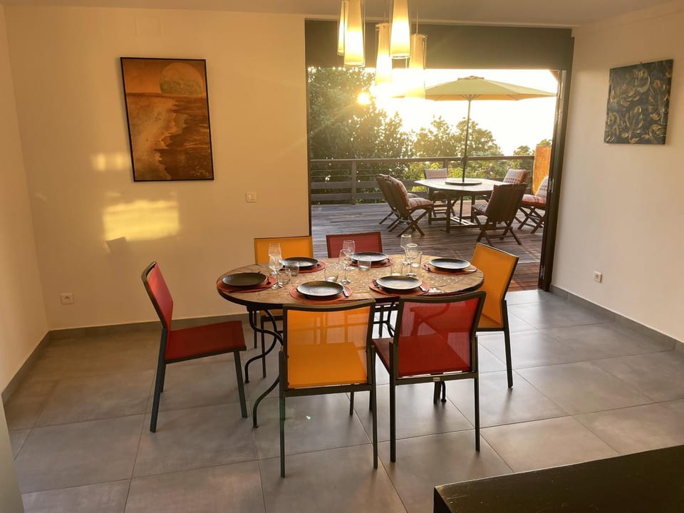 Seating area, Dining area