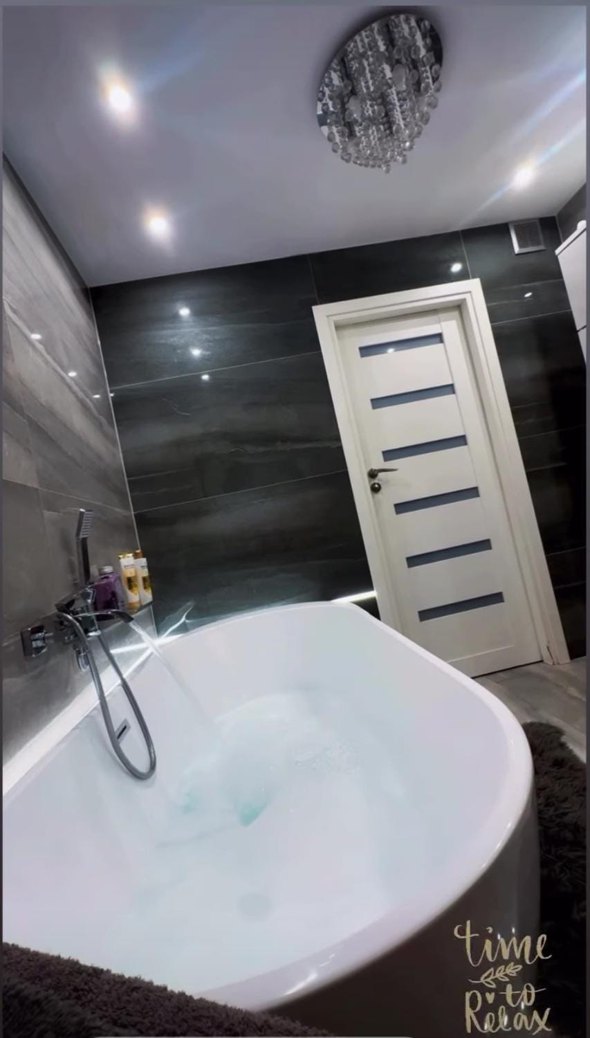 Bathroom, Bath