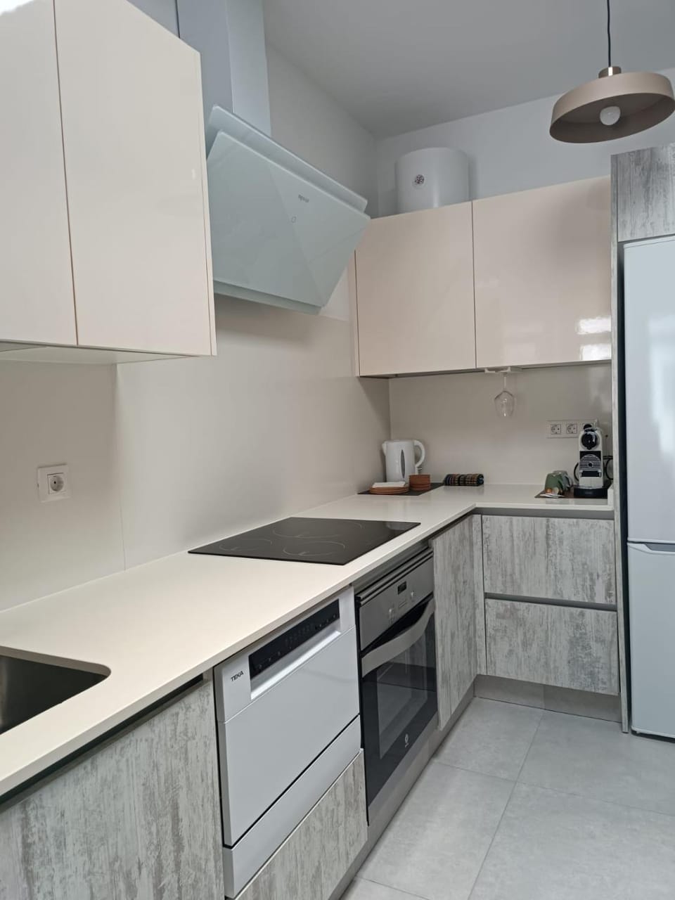 TV and multimedia, Coffee/tea facilities, Kitchen or kitchenette, Living room, Seating area, Dining area, dishwasher, microwave, oven, stove, kitchen