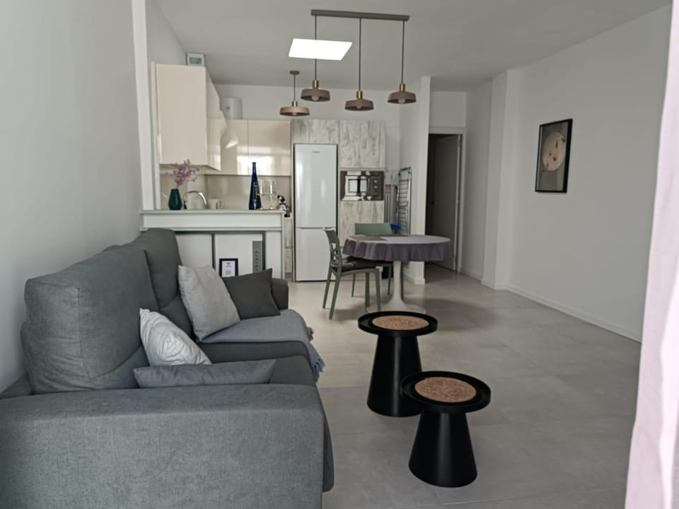 TV and multimedia, Coffee/tea facilities, Kitchen or kitchenette, Living room, Seating area, Dining area, dishwasher, microwave, oven, soundproof, stove, kitchen
