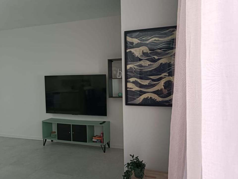 TV and multimedia, Coffee/tea facilities, Kitchen or kitchenette, Living room, Seating area, Dining area, dishwasher, microwave, oven, soundproof, stove, kitchen