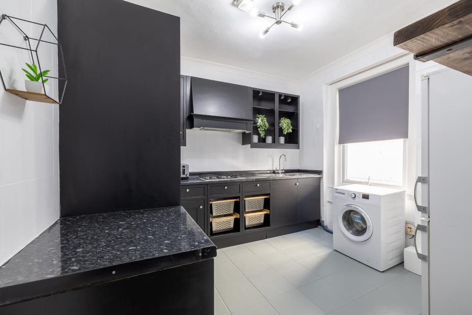 Kitchen or kitchenette, oven, stove, washing machine