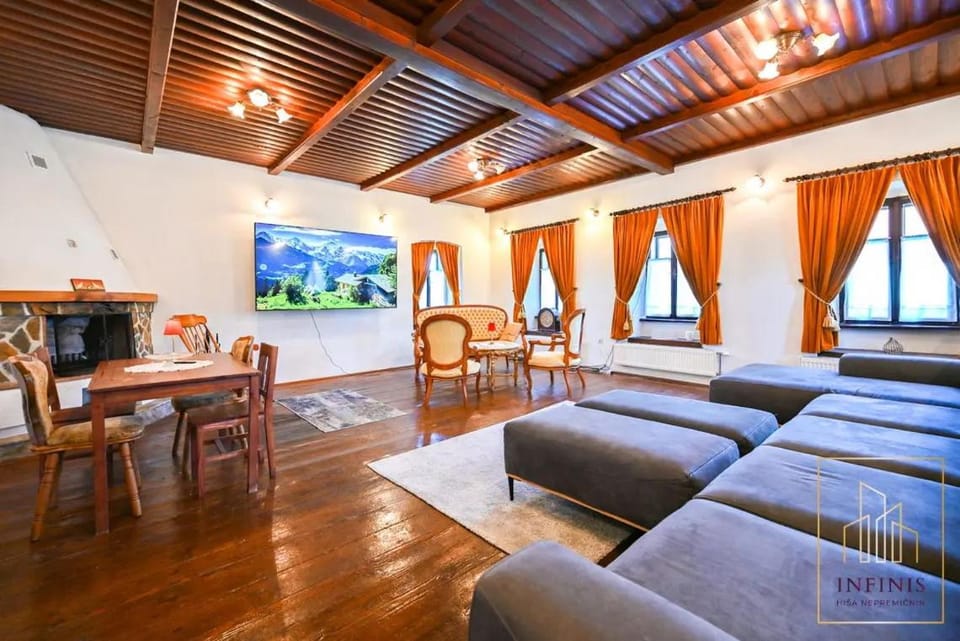 Communal lounge/ TV room, TV and multimedia, Living room, Seating area, Evening entertainment