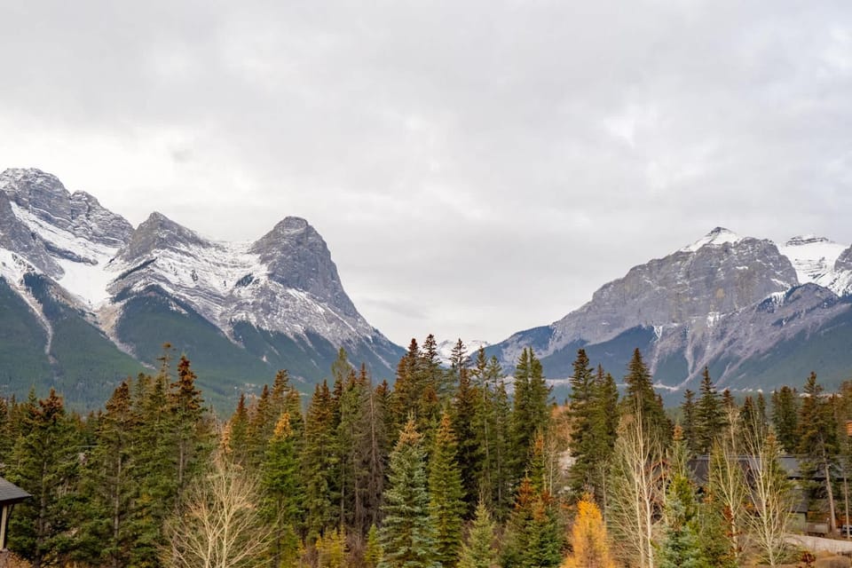 Rundle Range Retreat Lux Mtn View Condo near dt Apartment in Canmore
