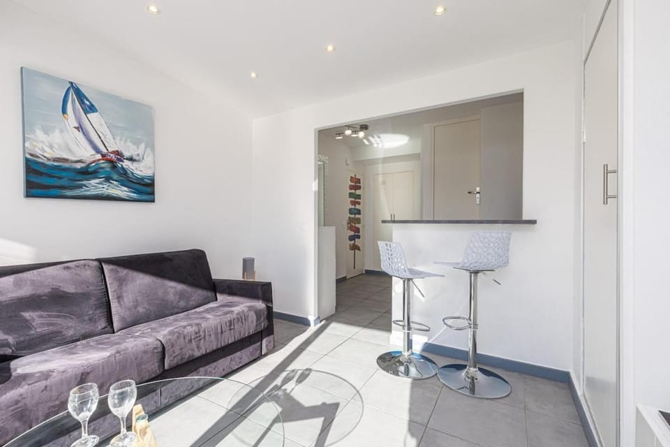 Studio lumineux avec extérieur dans la Marina Baie Des Anges Apartment in Villeneuve-Loubet