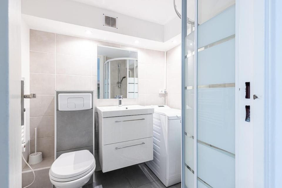 Studio lumineux avec extérieur dans la Marina Baie Des Anges Apartment in Villeneuve-Loubet