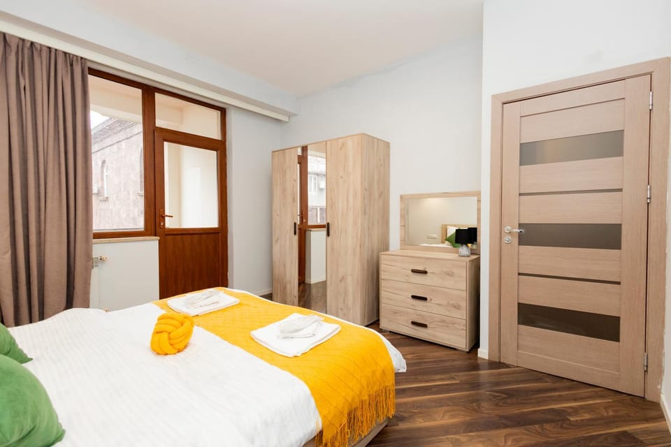Bed, Bedroom, towels, wardrobe