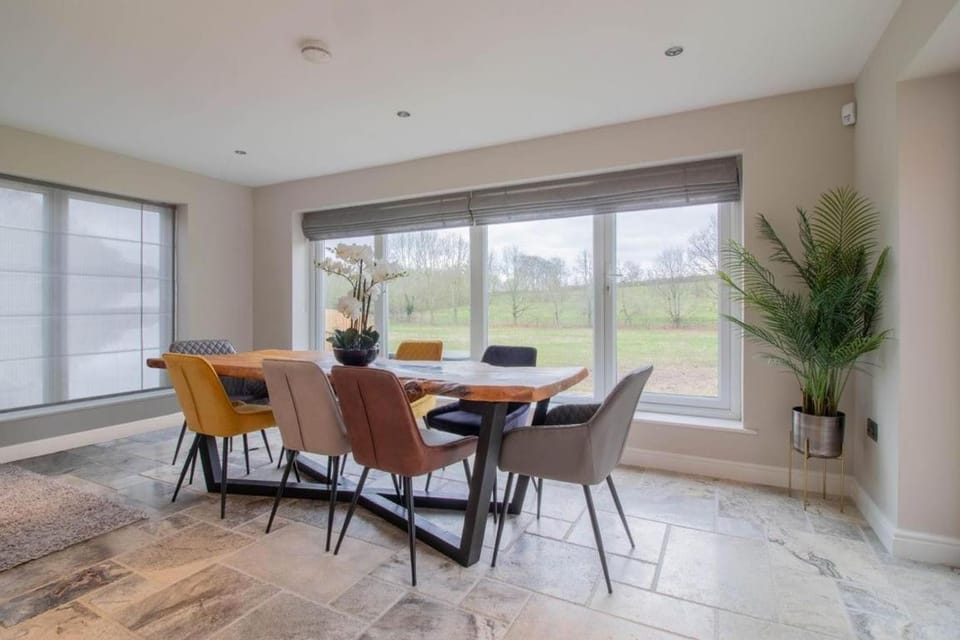 Countryside Retreat with Hot Tub and Wood Burner House in South Derbyshire District
