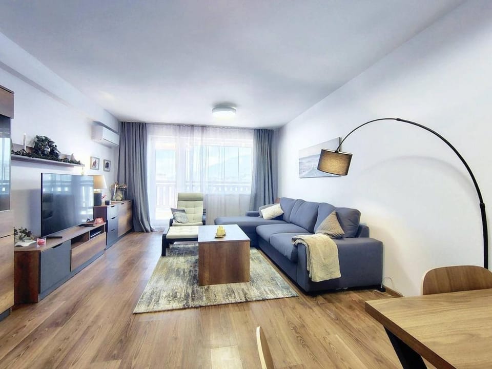 TV and multimedia, Kitchen or kitchenette, Living room