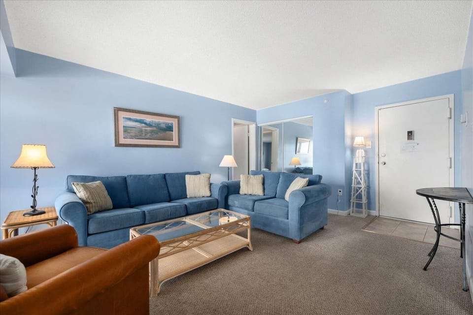 Spacious 2 Bedroom at 9400 Building with outdoor pool and ocean views House in Ocean City