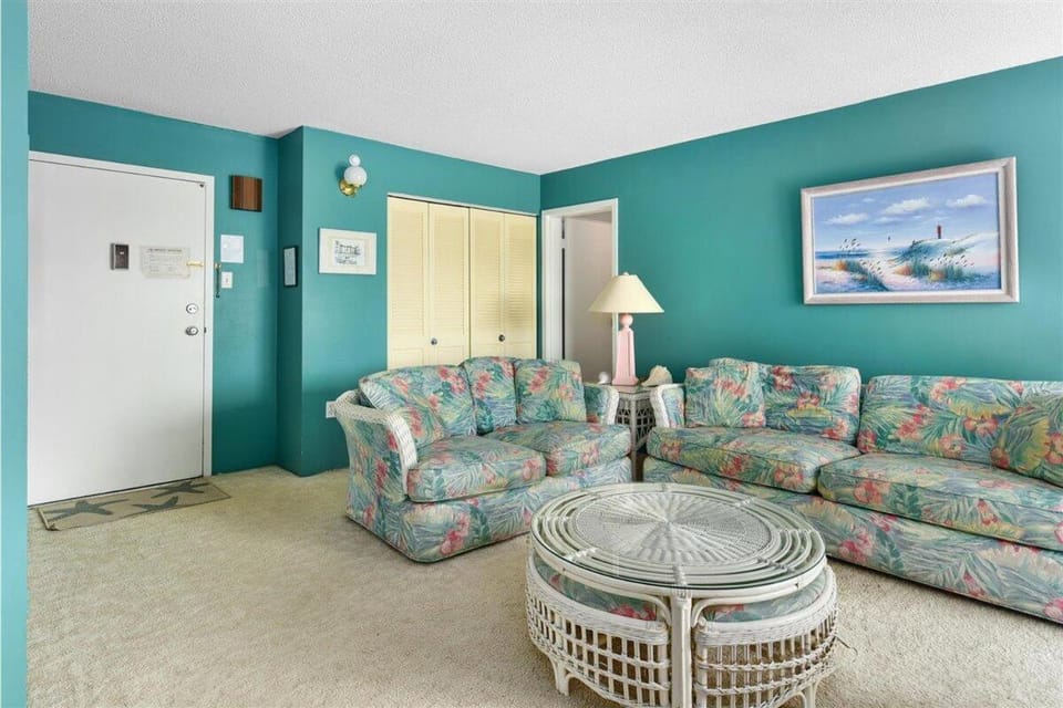 2 Bedroom with ocean view and outdoor pool! House in Ocean City