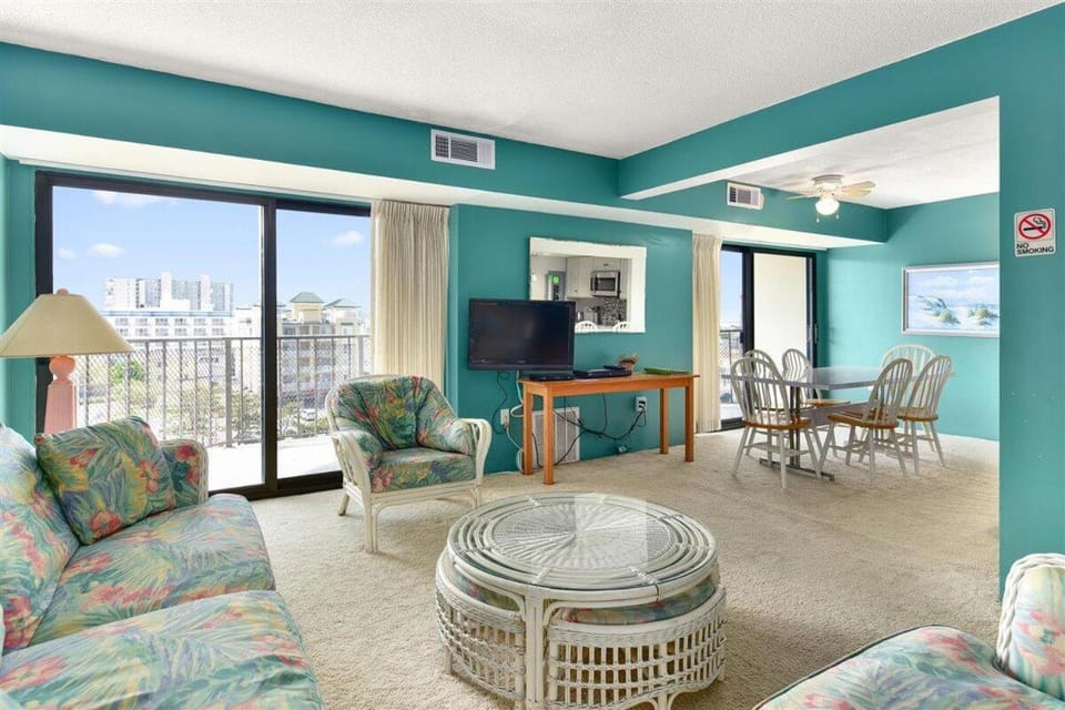 2 Bedroom with ocean view and outdoor pool! House in Ocean City