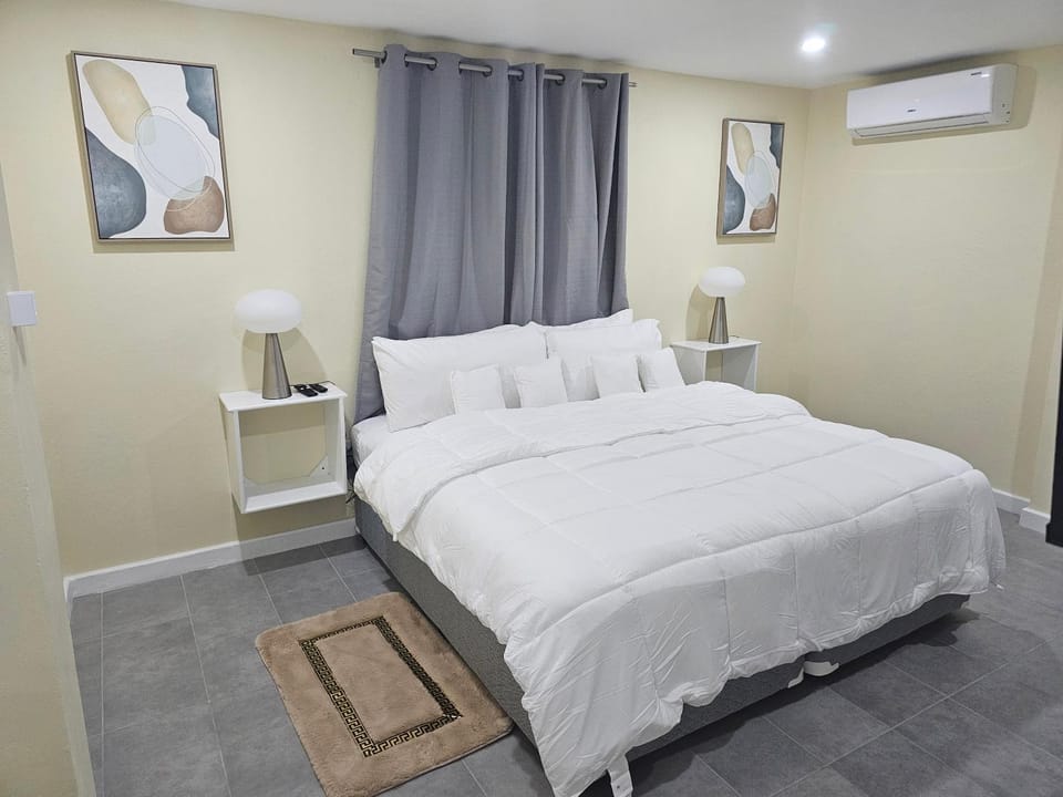 Bedroom, air conditioner