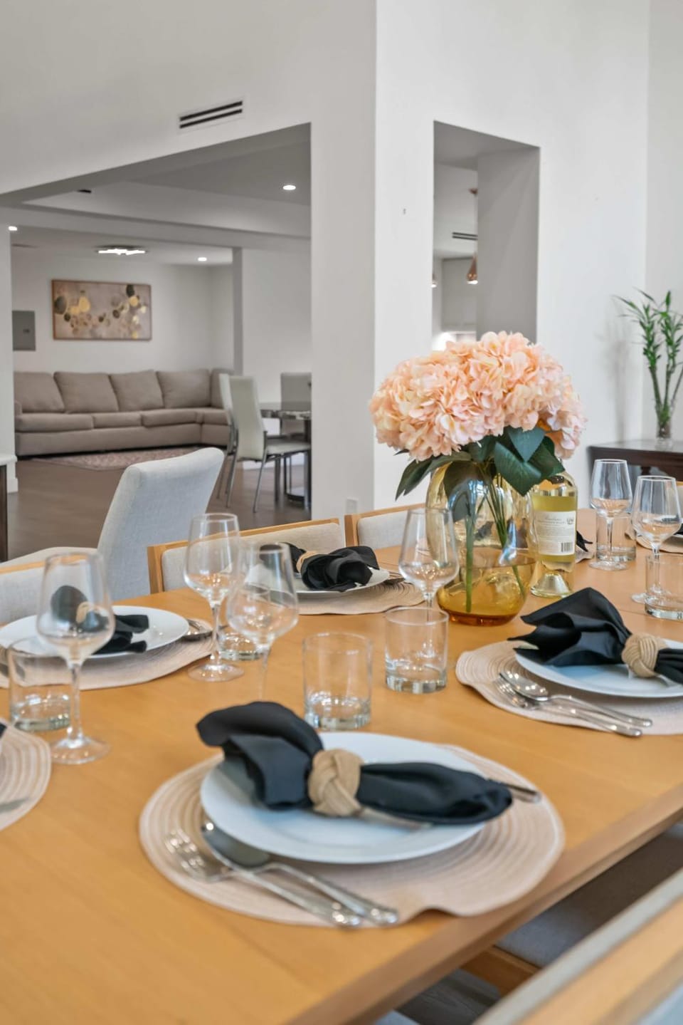 Sherman Oaks 5BR with Valley Views by Colby and Conrad House in Sherman Oaks