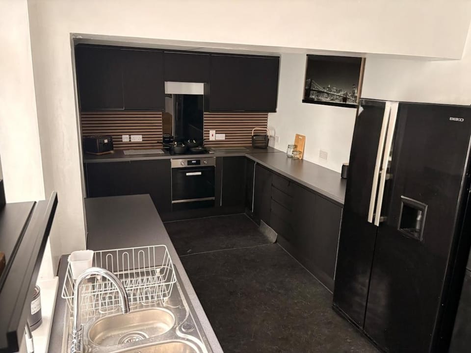 First house on Malm large comfy home from home House in Hull