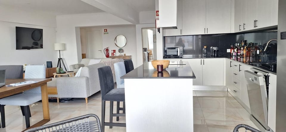 TV and multimedia, Kitchen or kitchenette, Living room, Dining area, dishwasher, oven, stove