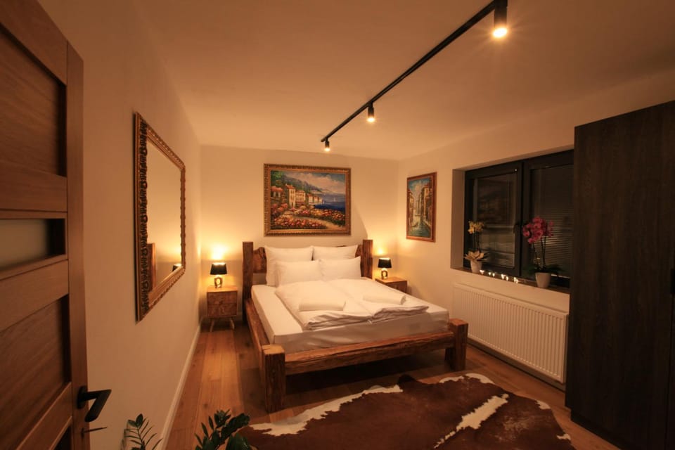 TV and multimedia, Photo of the whole room, Bedroom