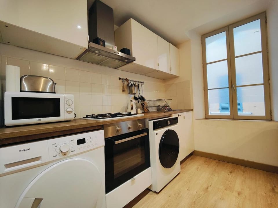 Cosy & Rénové - Clim & Wifi - Hypercentre Apartment in Toulon