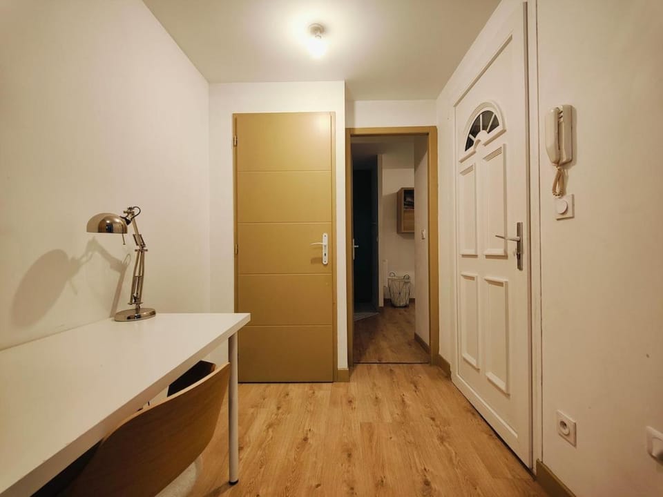 Cosy & Rénové - Clim & Wifi - Hypercentre Apartment in Toulon