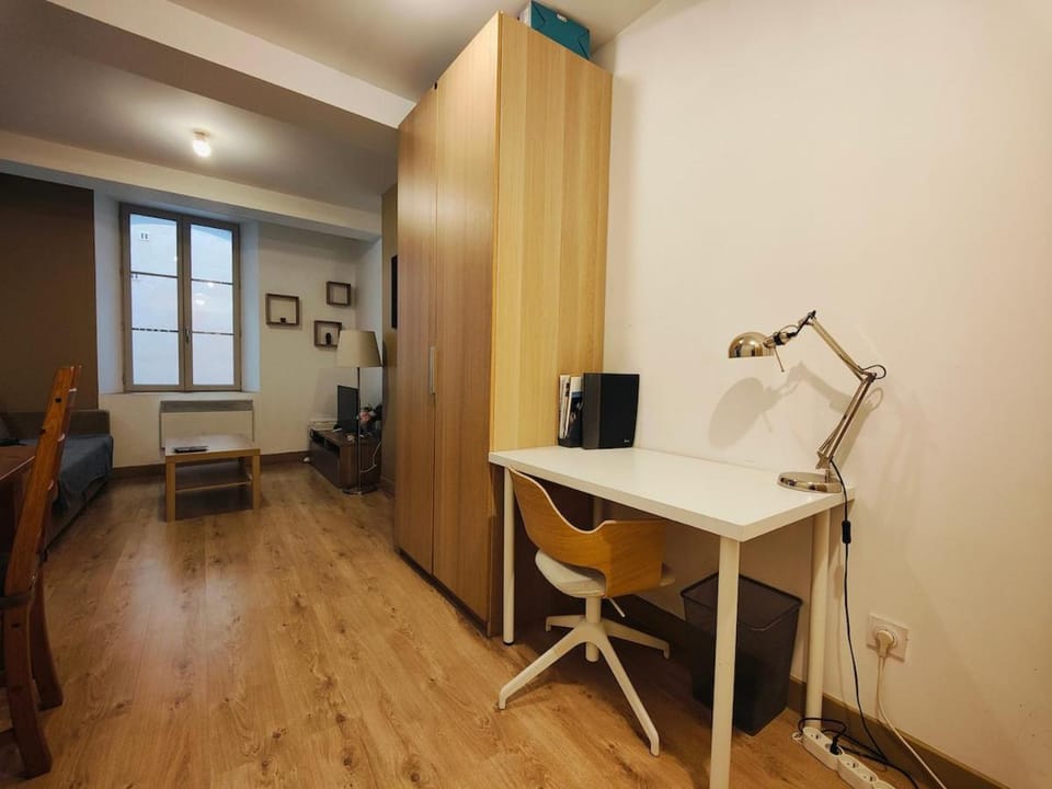 Cosy & Rénové - Clim & Wifi - Hypercentre Apartment in Toulon