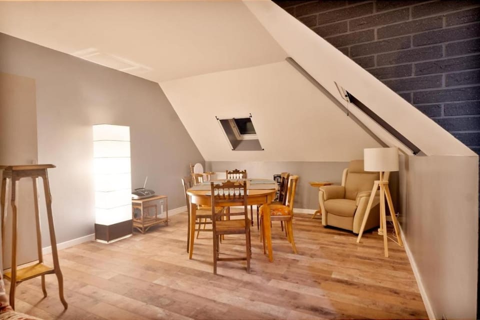 Idéal Famille Les Nymphéas 3 min Gare, Netflix Apartment in Île-de-France