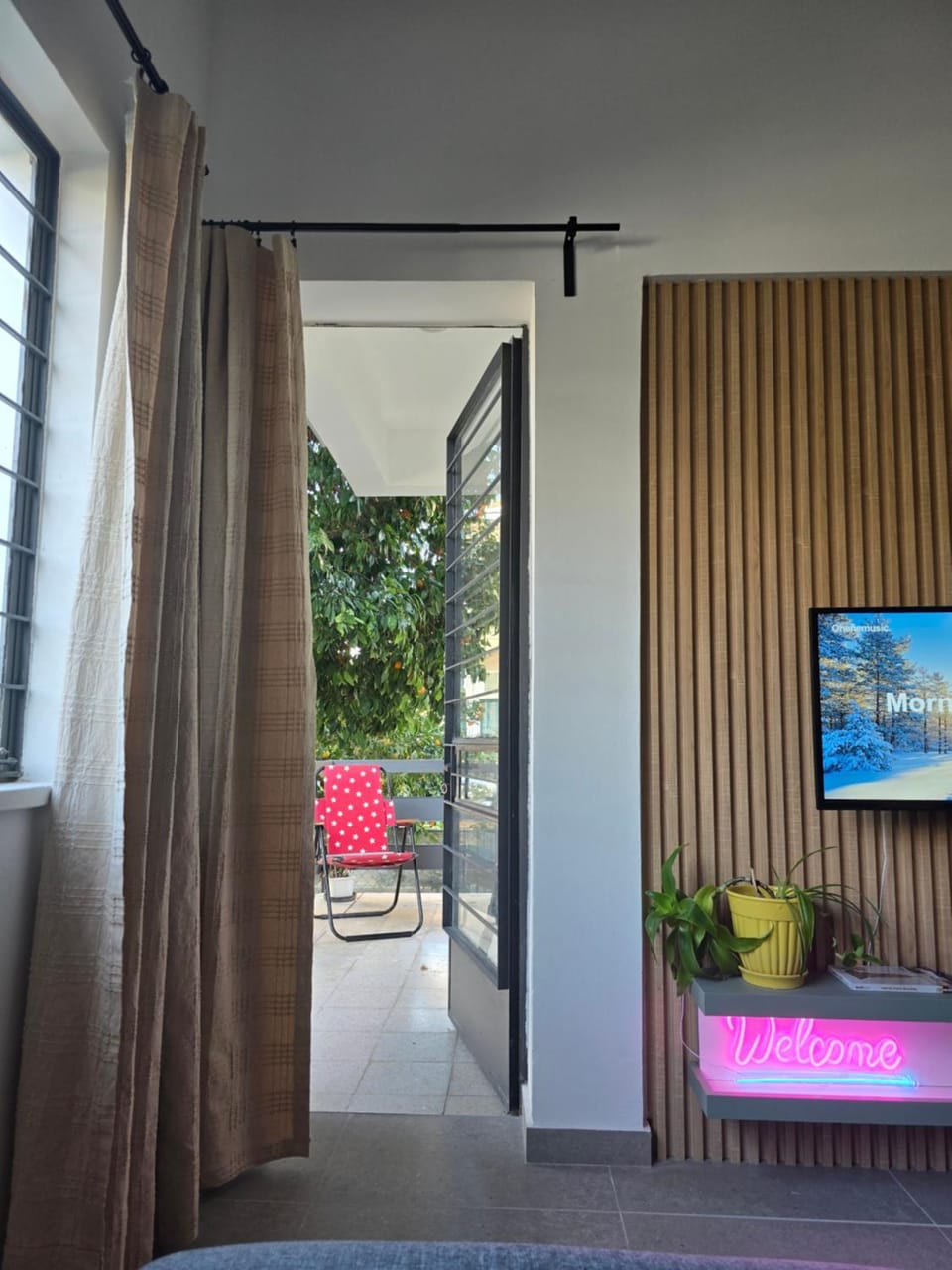 Communal lounge/ TV room, Garden, TV and multimedia, Living room, Seating area, Garden view
