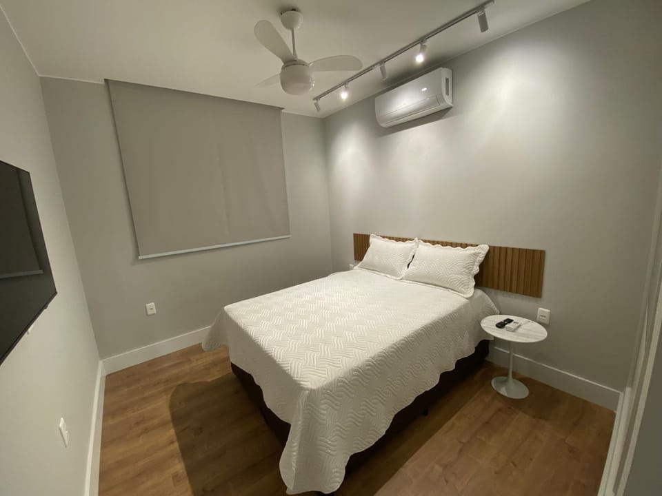 Bed, Photo of the whole room, Bedroom, air conditioner