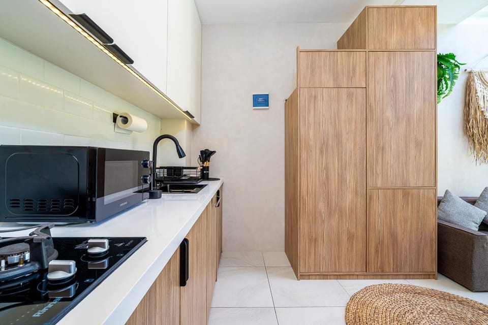 Kitchen or kitchenette, oven