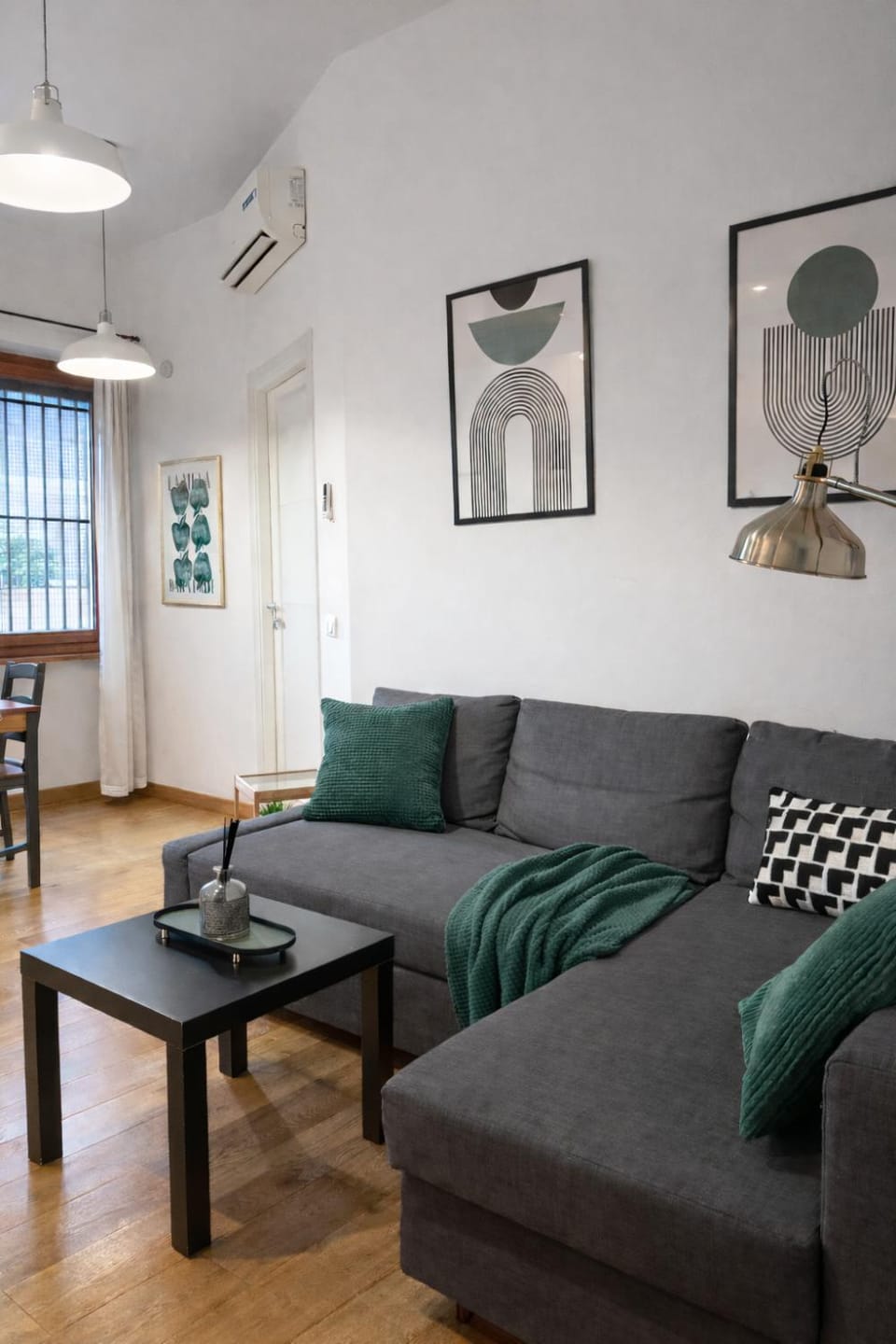 Communal lounge/ TV room, Day, TV and multimedia, Living room, Seating area, Time of day