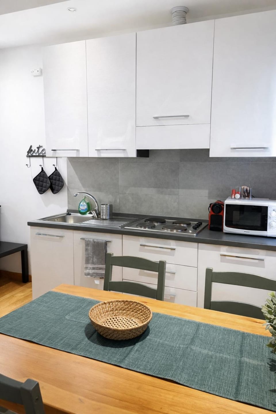 Dining area, Lunch, stove, kitchen