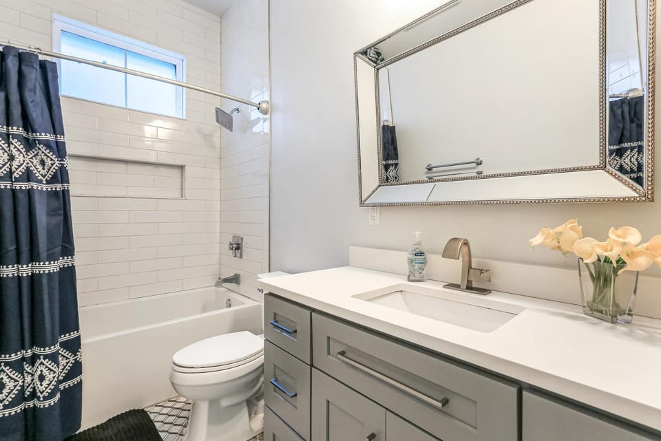 Sunny home walking distance to Quarter and Dome Apartment in New Orleans