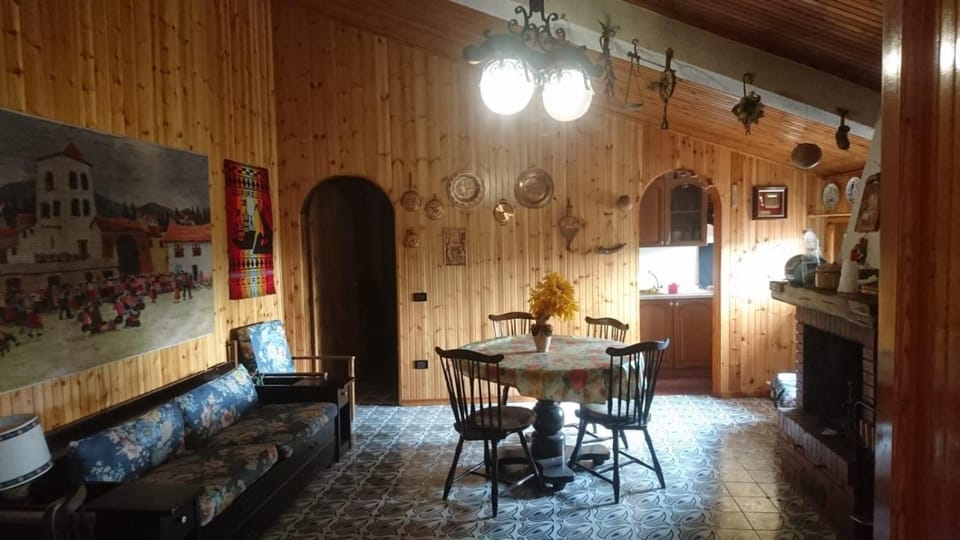 Living room, Dining area, fireplace