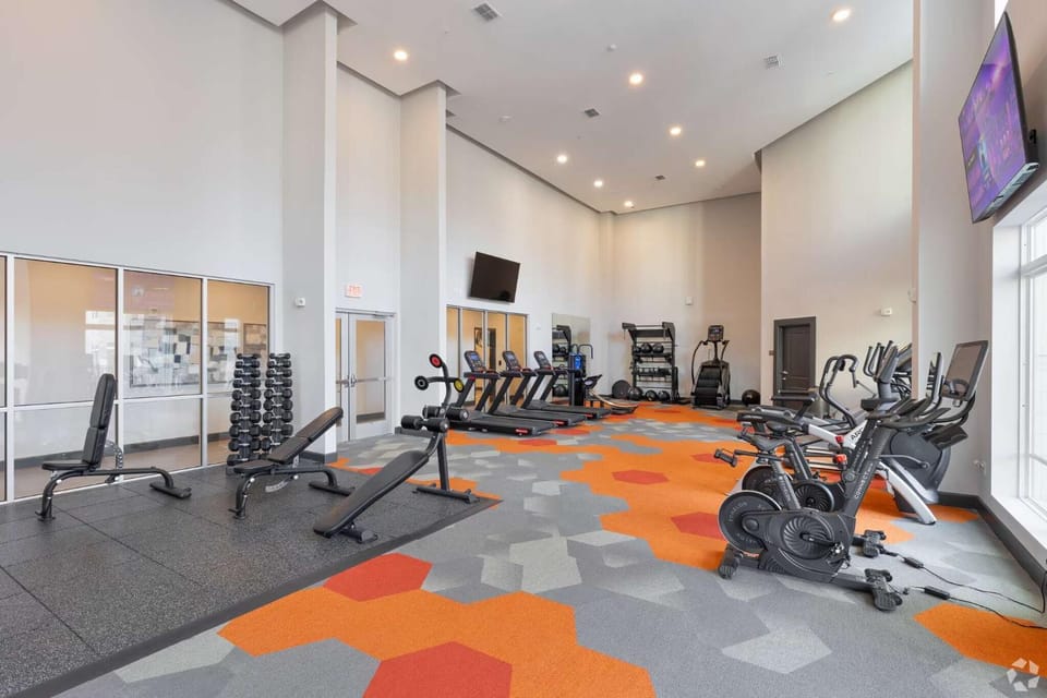 Riviere Apartments King Bed Suite & Pool & Gym & Pet Friendly & Near Epic Universe Apartment in Orlando
