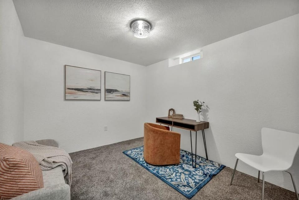 New-Near Midtown-HotTub-Firepit-Arlington Manor House in Reno