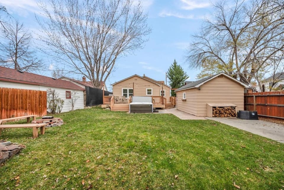 New-Near Midtown-HotTub-Firepit-Arlington Manor House in Reno