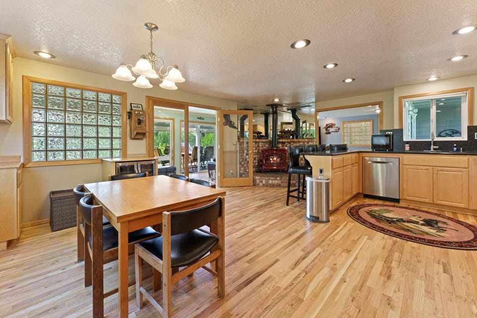 Otter Run House in Oregon