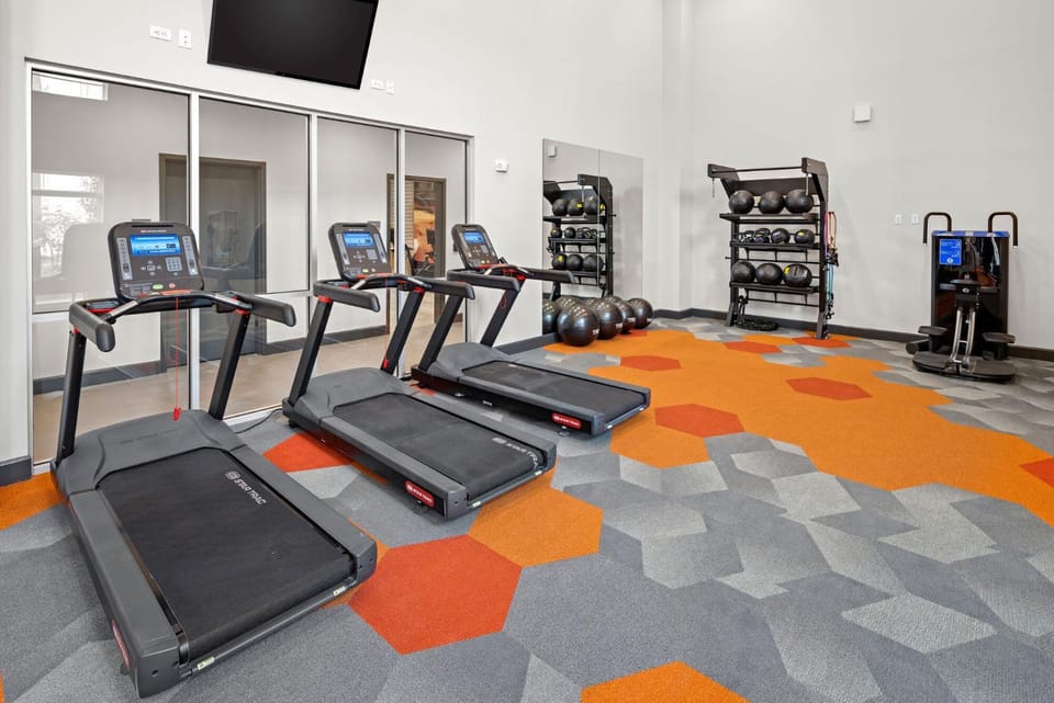 Riviere 3BR Apartment Stylish King Family Pets Friendly Pool & Gym Near Epic Universe Apartment in Orlando