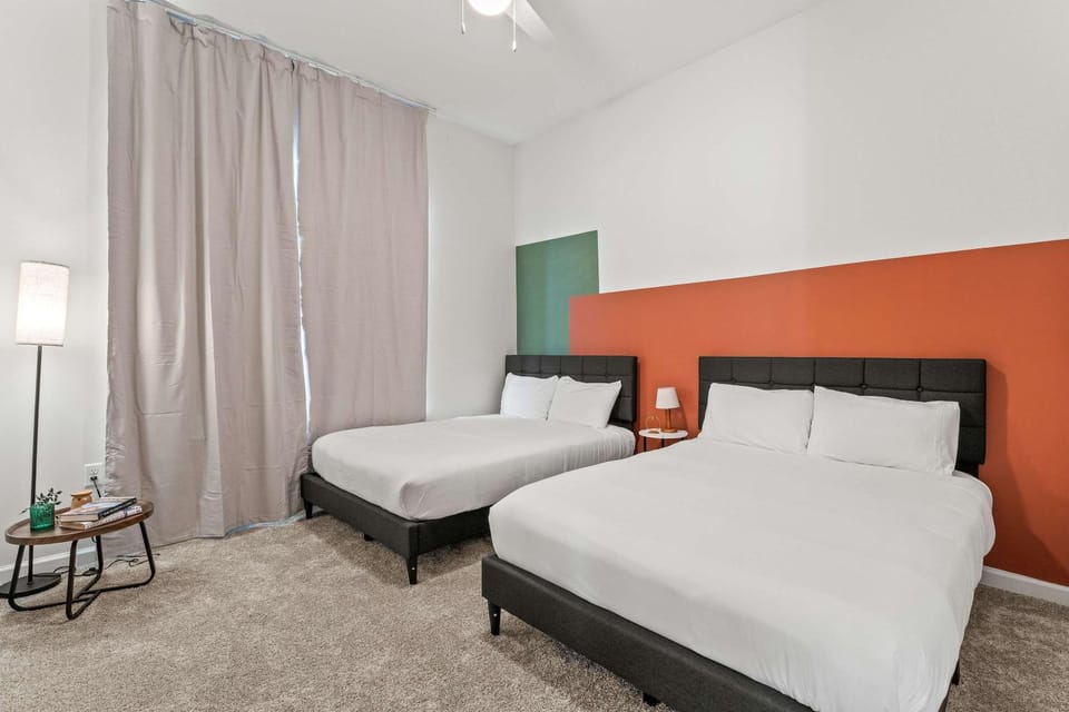 Riviere 3BR Apartment Stylish King Family Pets Friendly Pool & Gym Near Epic Universe Apartment in Orlando