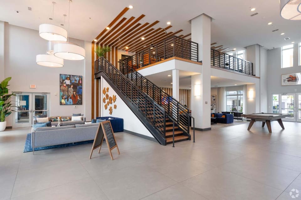 Riviere 3BR Apartment Stylish King Family Pets Friendly Pool & Gym Near Epic Universe Apartment in Orlando