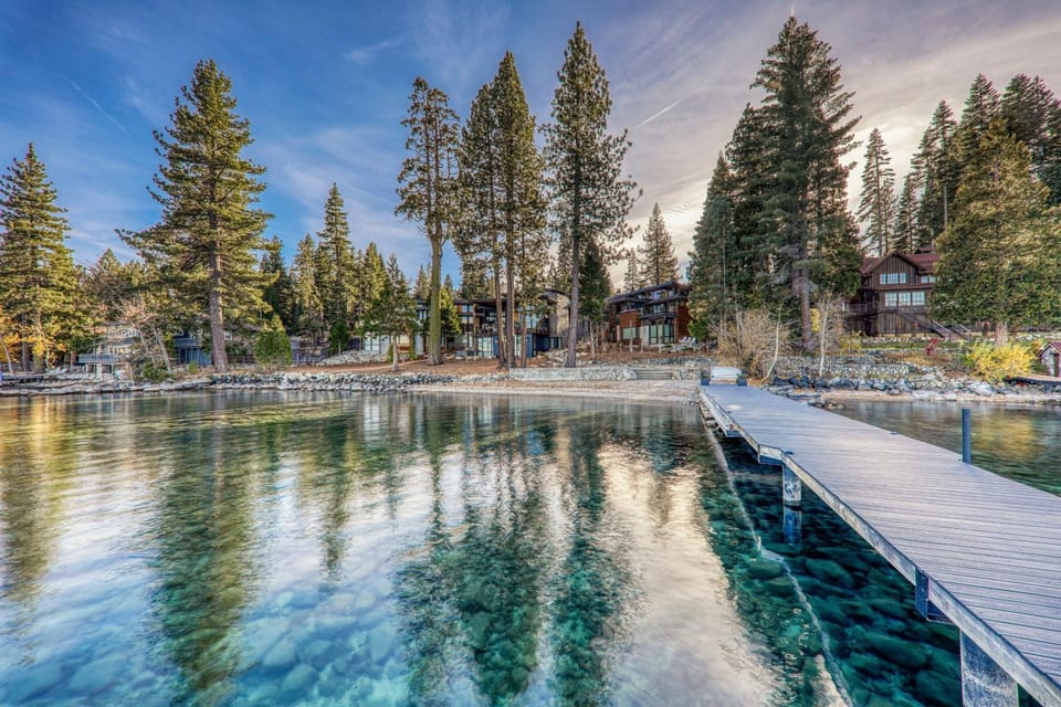 Aerial Grace Lakeside – 4BR Luxury w/ Private Beach, Pier, Sauna House in Tahoma