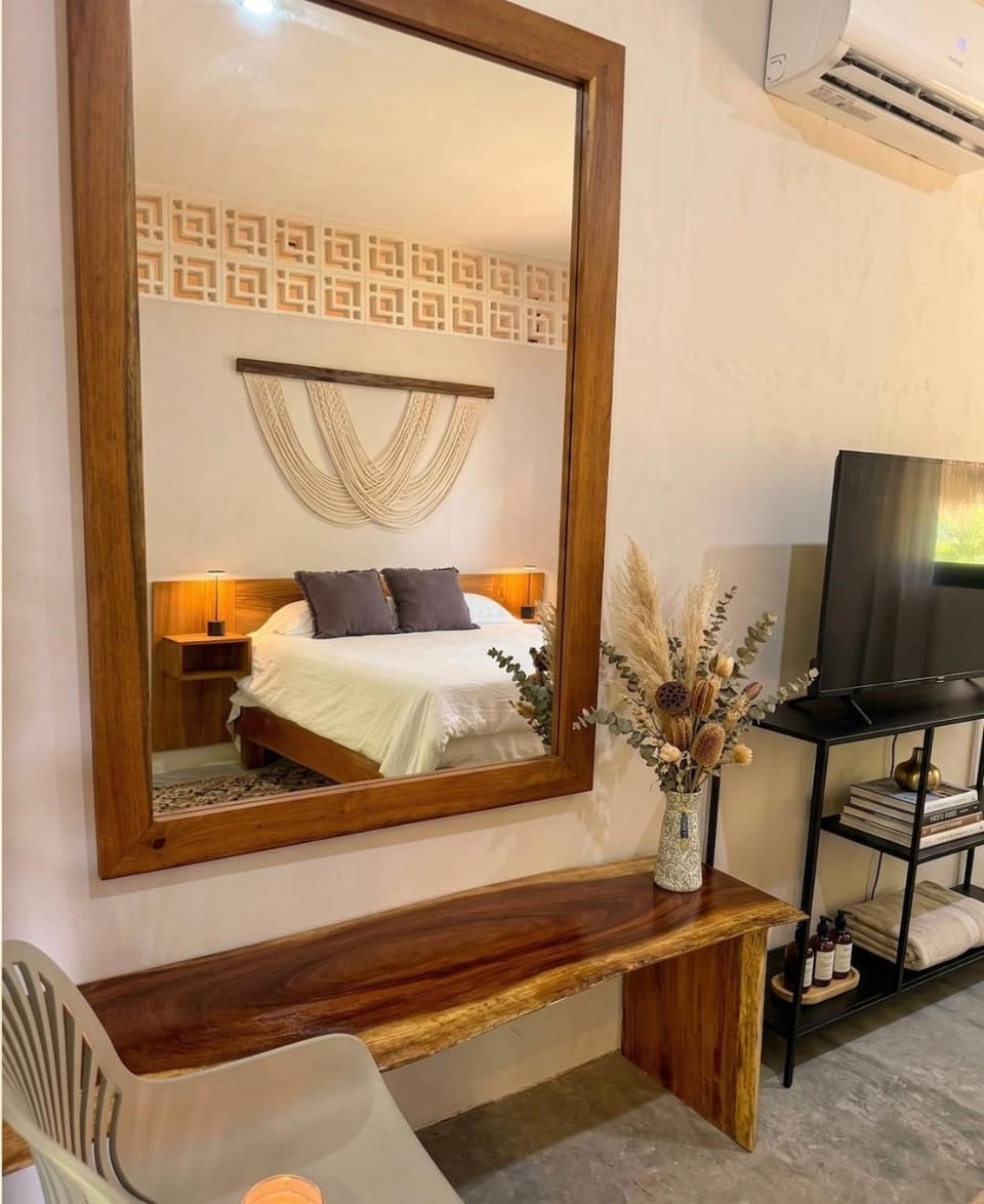 Photo of the whole room, air conditioner