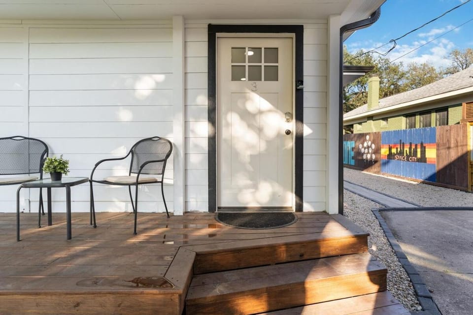 Bell Studio Nestled Nook #3 in D'Heart of Eastwood Apartment in Houston