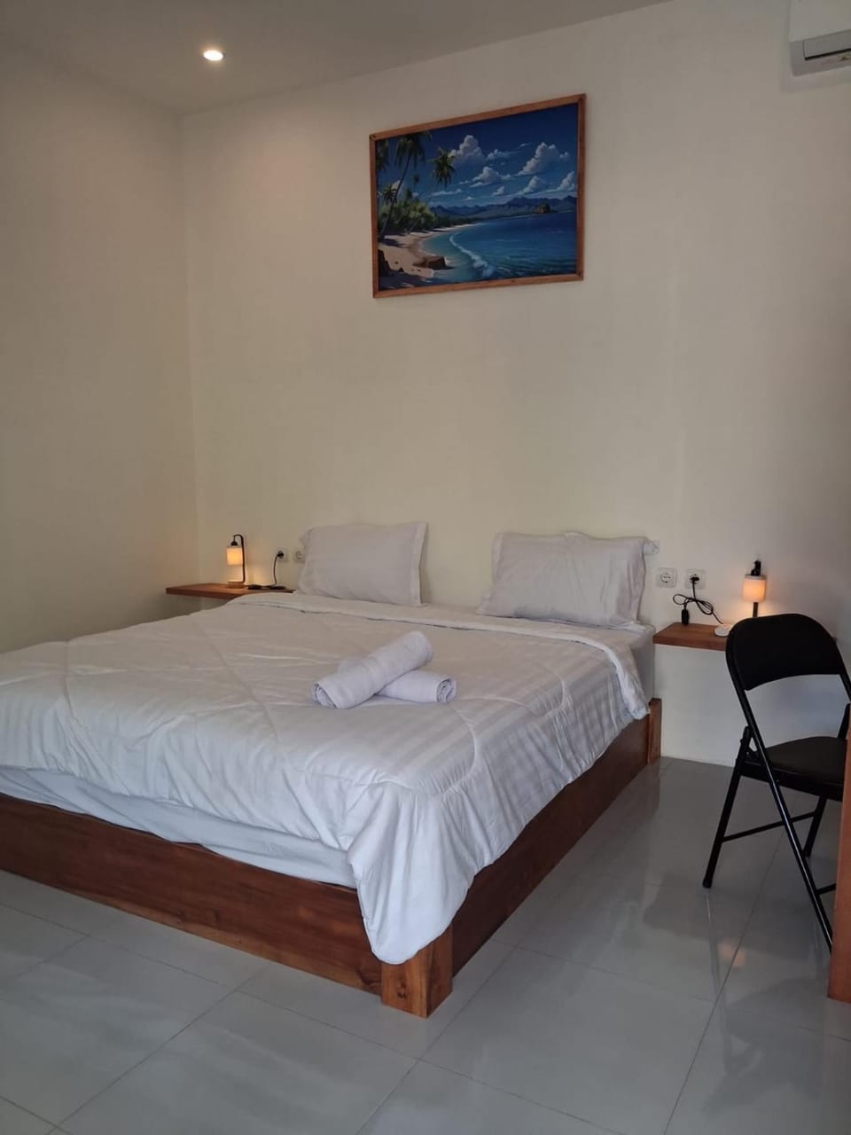 Bed, Photo of the whole room, Bedroom, towels, air conditioner