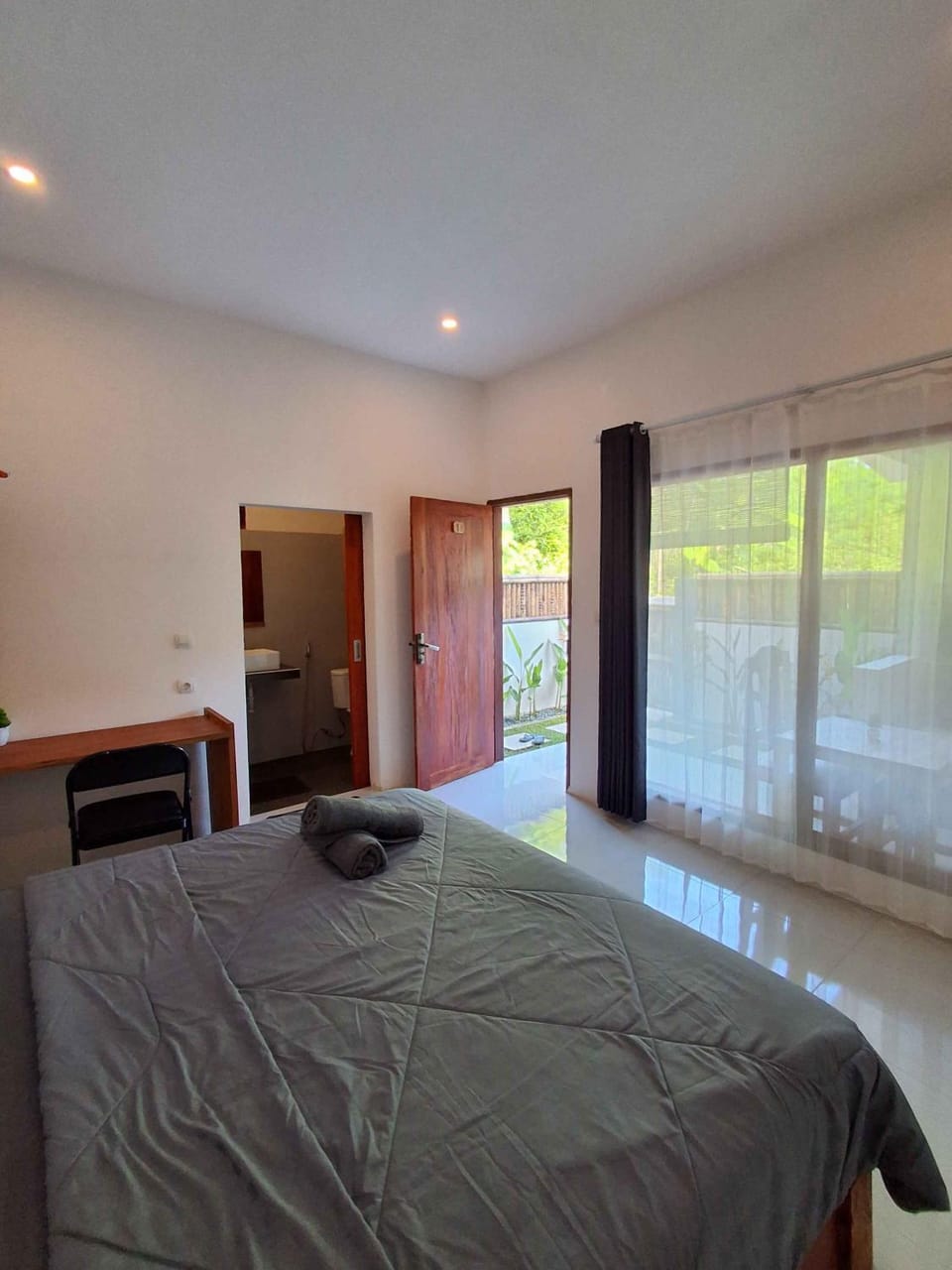 Bed, Photo of the whole room