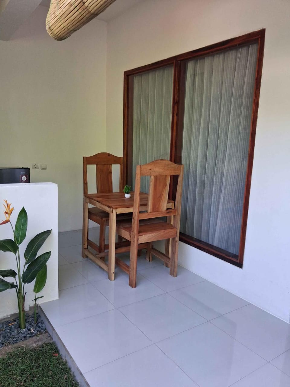 Day, Seating area, Dining area