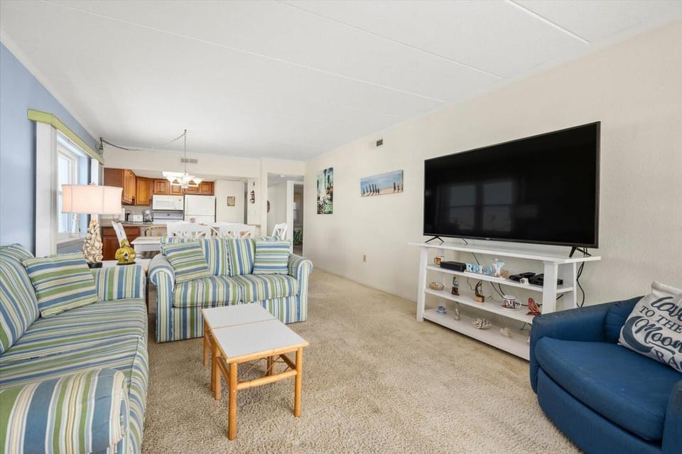 Atlantic Breeze 3 Bedroom Ocean Front Condo With Outdoor Pool! House in Ocean City